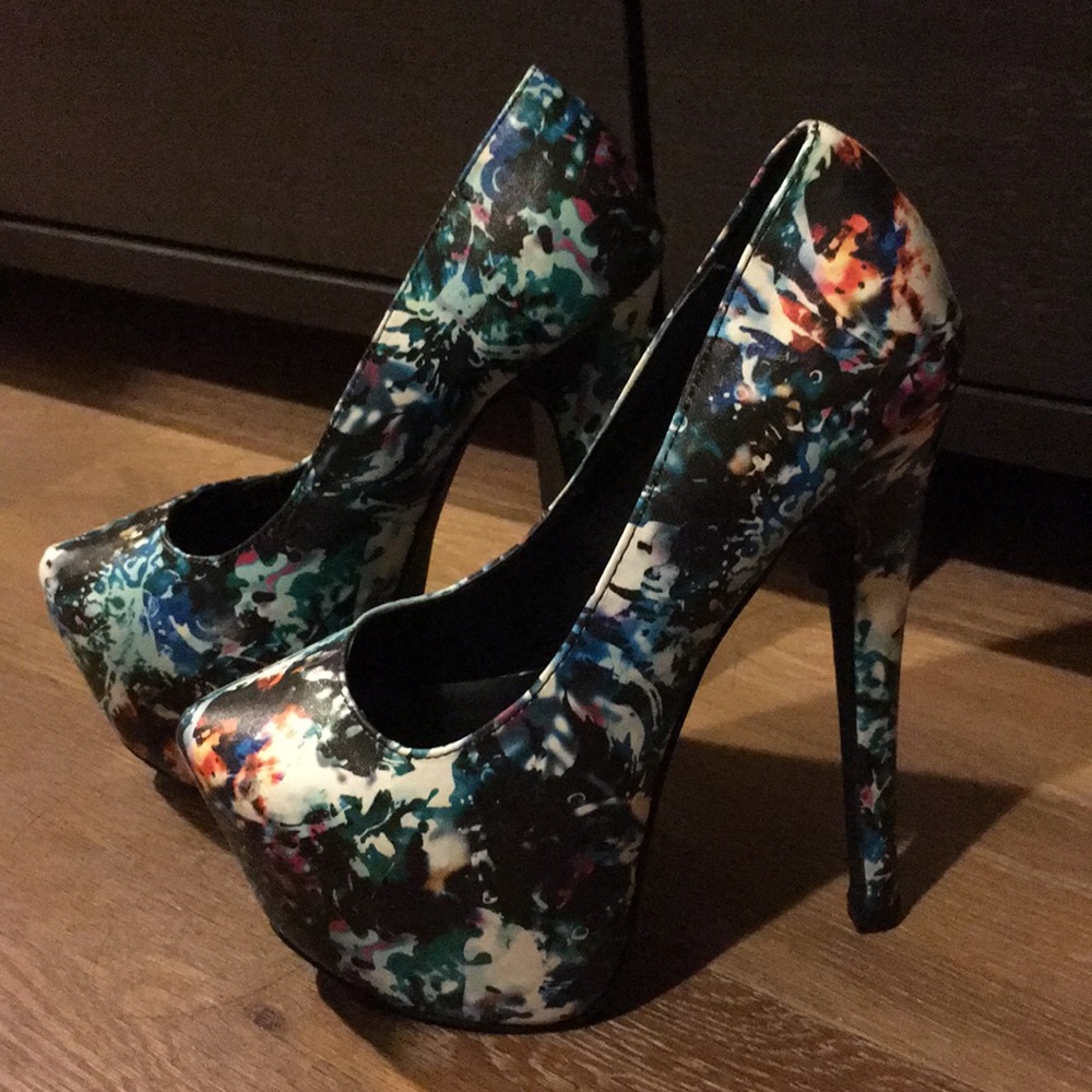 Steven Madden print heels